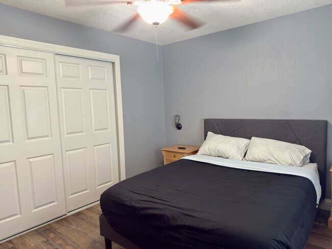 Foto del edificio - 1700 Ridgewood Ln