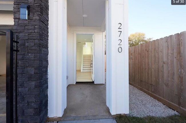Foto del edificio - 2720 Rosalie St