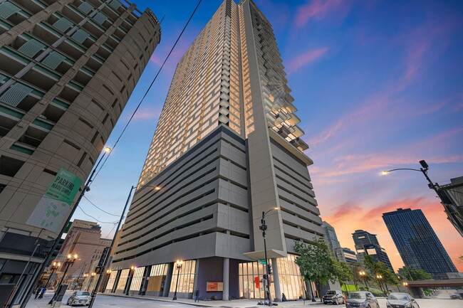 Building Photo - 235 W Van Buren St