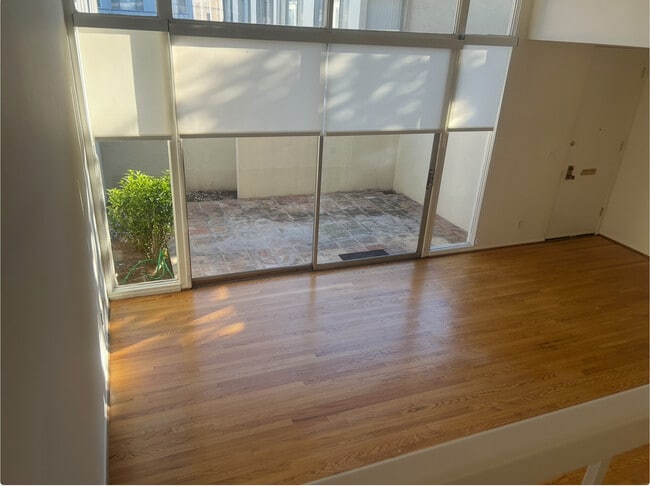 Living Room - 4452 W Kling St