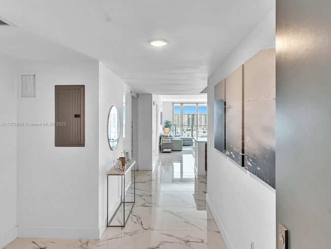 Foto del edificio - 300 Sunny Isles Blvd