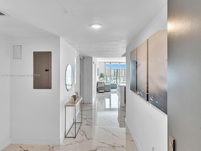 Building Photo - 300 Sunny Isles Blvd