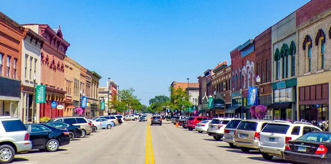 Building Photo - Midwest Flats
