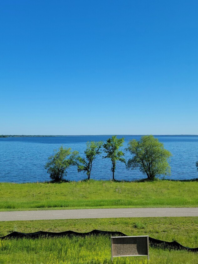 103 Lake Shore Dr NE, Bemidji, MN 56601 Townhouse for Rent in Bemidji