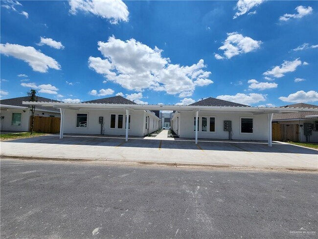 Foto del edificio - 3404 Frio Ave