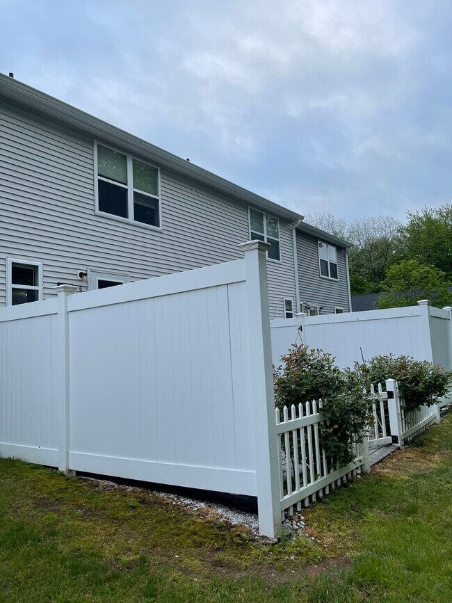 Building Photo - 6 Periwinkle Ln
