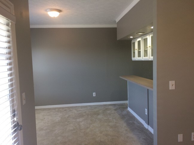 Building Photo - 504 Churchill Crossing