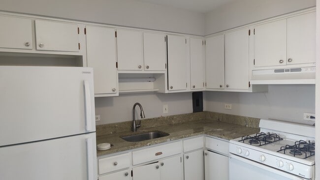 Building Photo - 29 N Hillside Ave