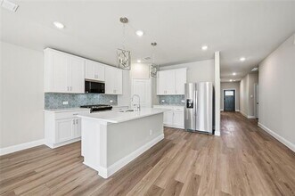 Building Photo - 407 Midnight Oak Dr