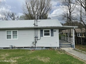 Building Photo - 440 W Outer Dr