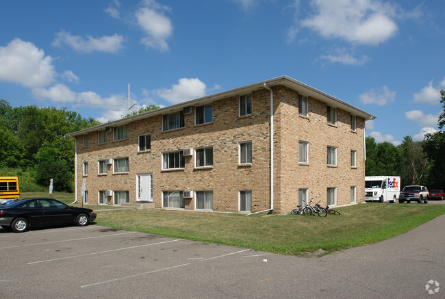 Building - Colonial Apartments