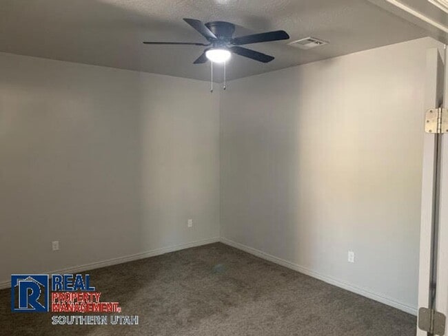 Foto del edificio - 4 Bedroom townhome