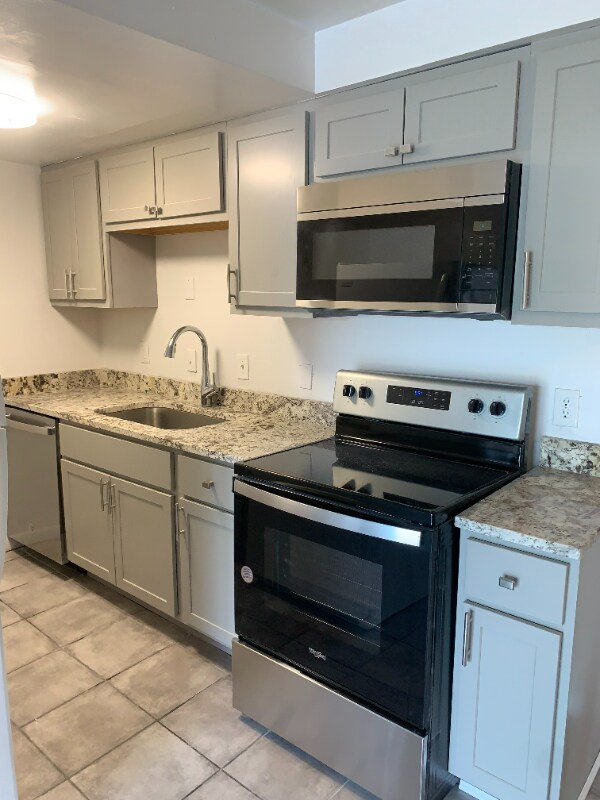 Photo - 728 Ohio Pike (Cincinnati, OH)