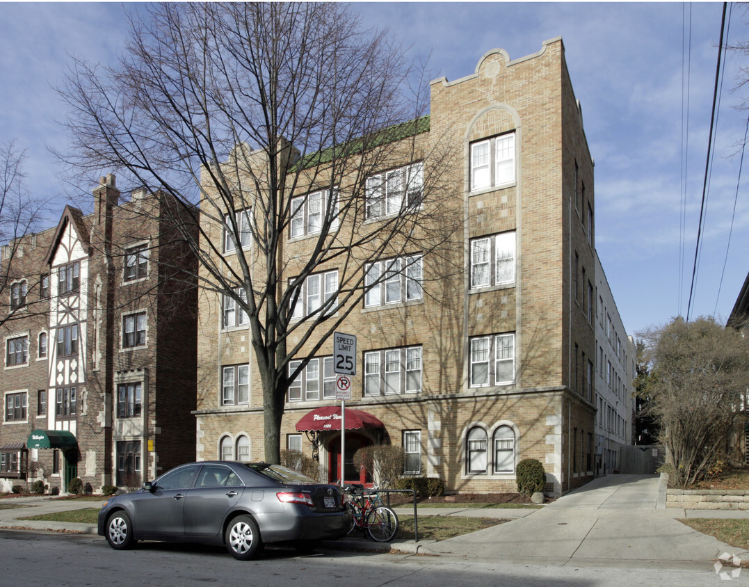 Building Photo - Pleasant View