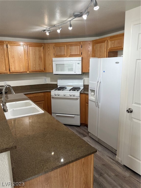 Building Photo - 10001 Peace Way