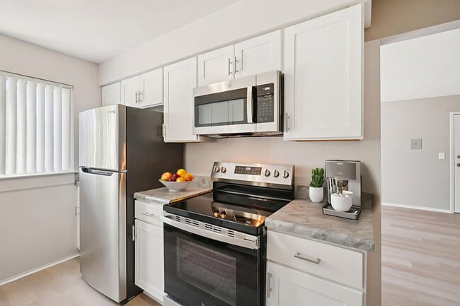 Building Photo - Southpointe Square