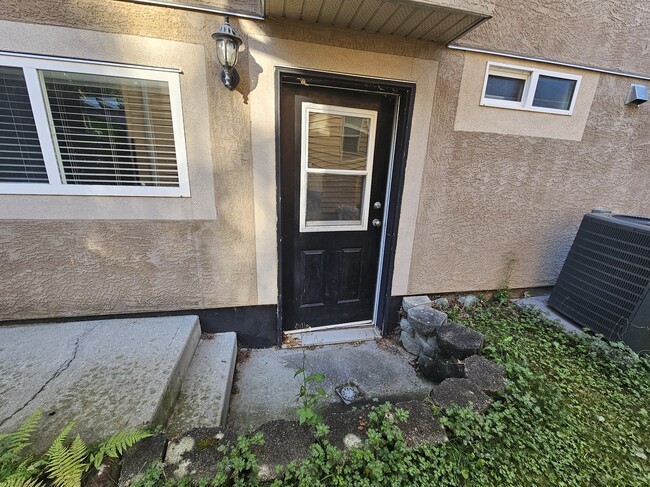 Building Photo - 5513 Teskey Pl