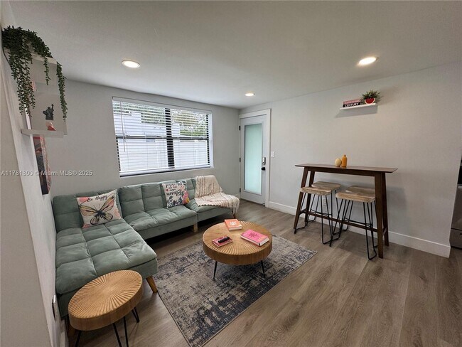 Foto del edificio - 584 NW 30th St