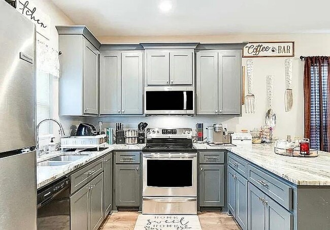Building Photo - 111 Tyreek Dr