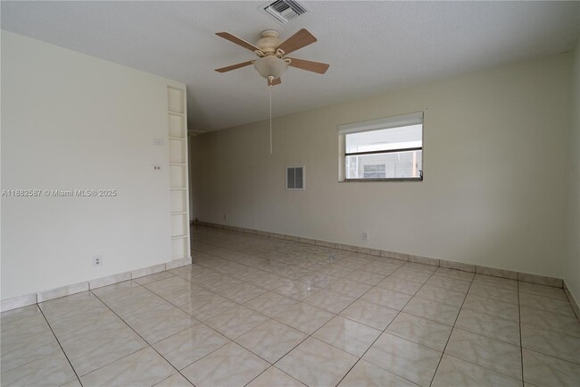 Building Photo - 2702 NW 51st Pl