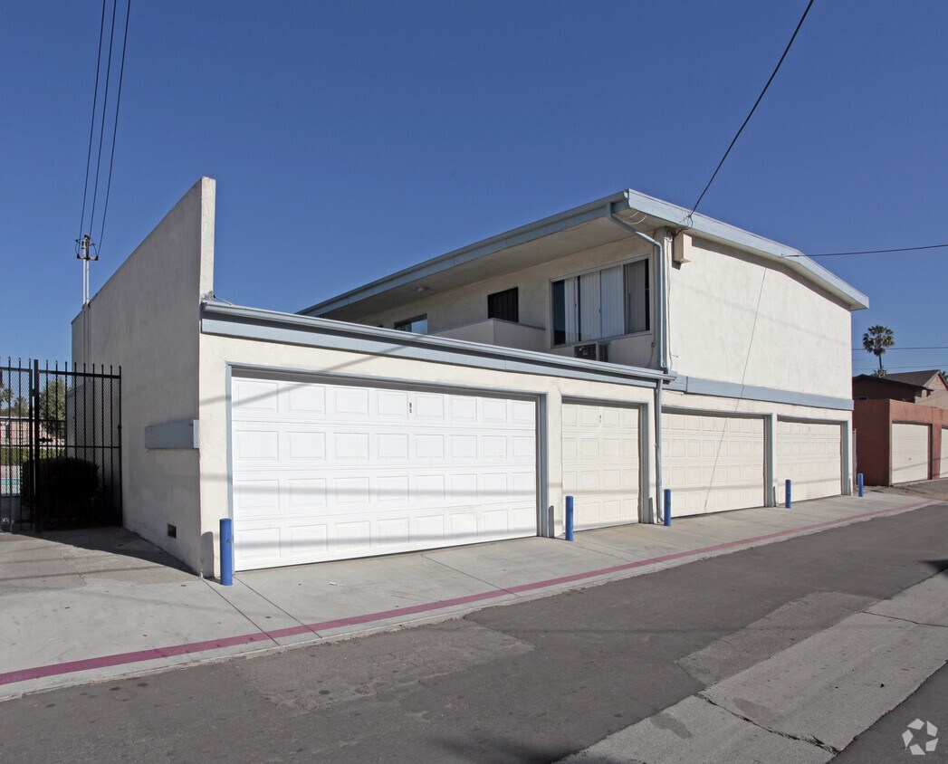 Primary Photo - 1832 W Sumac Ln