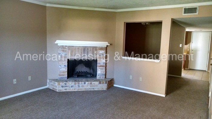 Primary Photo - 2700 N 16th St