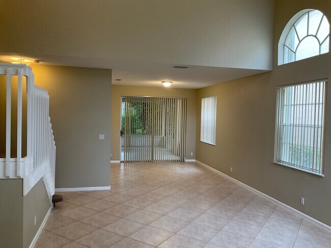 Foto del edificio - 5328 NW 106th Dr