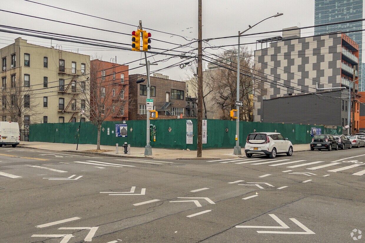 Primary Photo - 2808 38th Ave