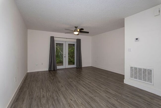 Building Photo - Charming 2BR/2.5BA Townhouse in the Heart of College Park!