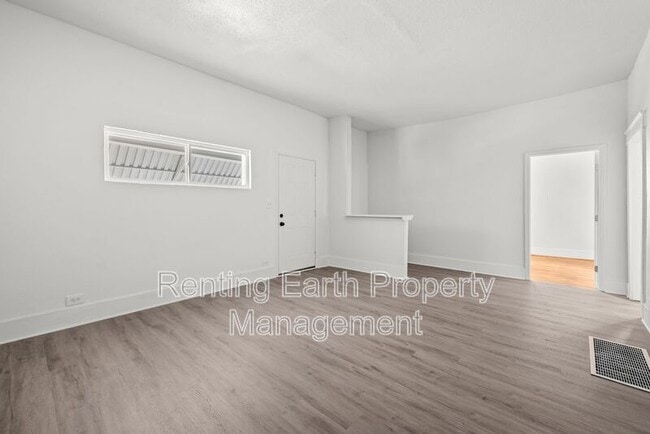 Building Photo - 1520 34th Ave N