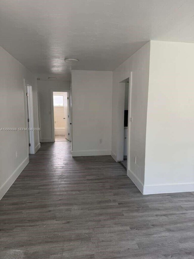 Foto del edificio - 2550 NE 182nd St