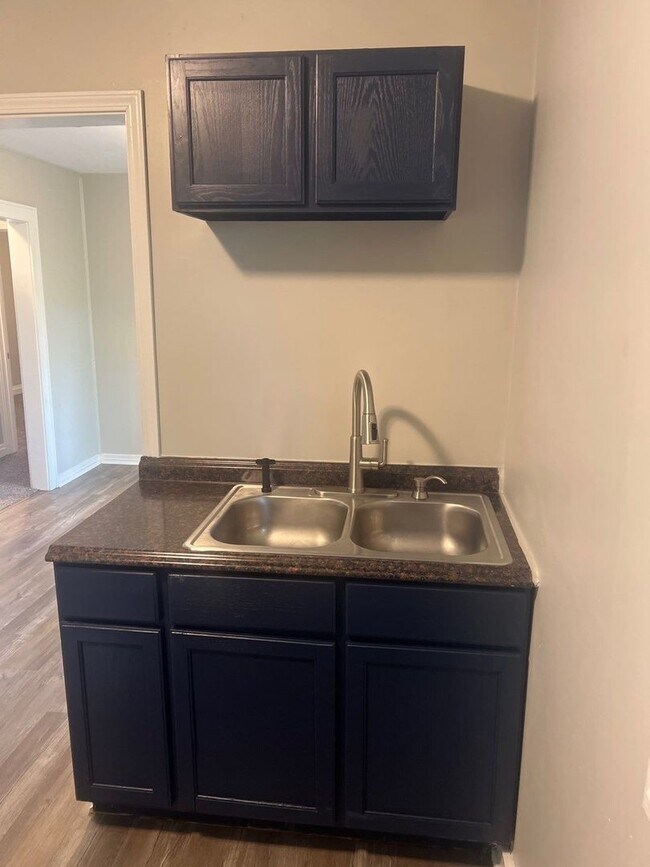 Foto del edificio - 1207 E Columbus Dr