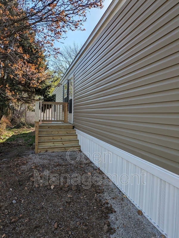 Building Photo - 4950 W Farm Rd 156