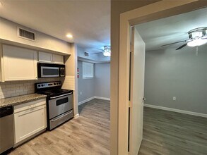 Building Photo - 2807 Beauchamp St