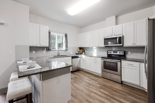 Building Photo - Beautiful Condo in Gated Community
