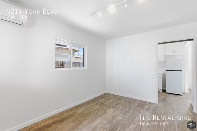 Foto del edificio - 5214 York Blvd