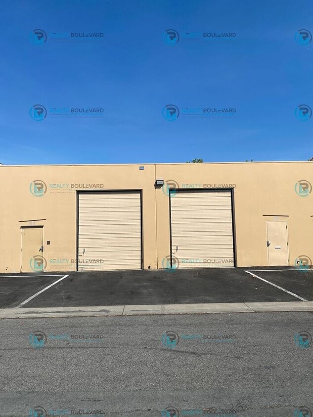 Primary Photo - 5401 Longley Ln