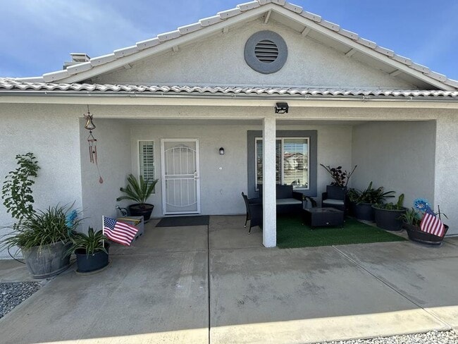 Foto del edificio - 7450 Paisley Ave