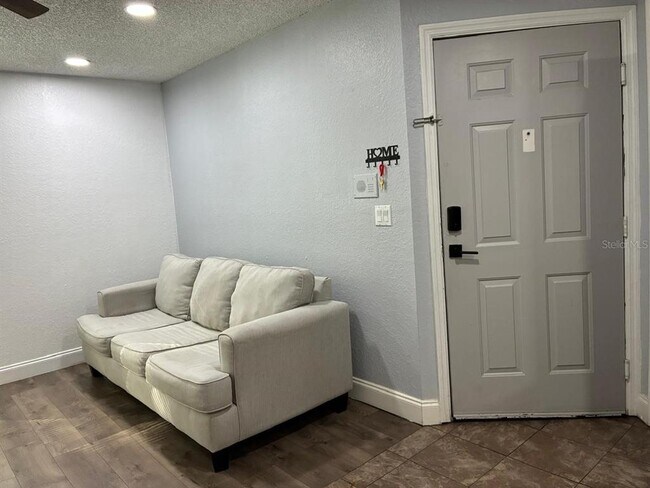 Foto del edificio - 5701 Gatlin Ave