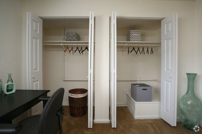 Building Photo - Emerald Point Apartments & Townhomes