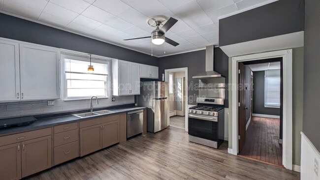 Building Photo - 1405 Connor Ave