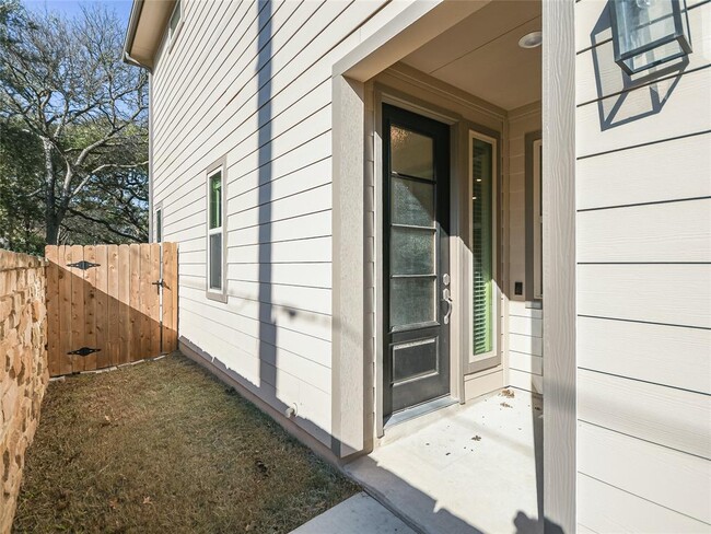 Building Photo - 10418 Bramble Berry Dr