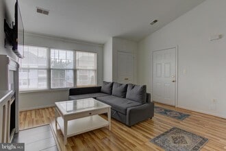 Building Photo - 645 Constellation Square SE