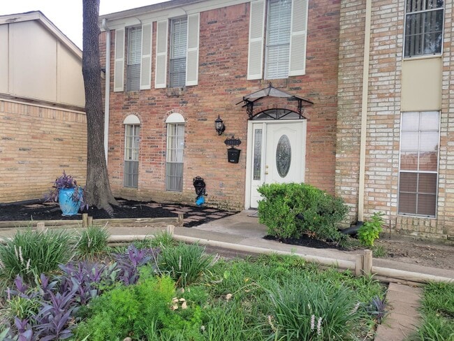 Building Photo - 10813 Sandpiper Dr