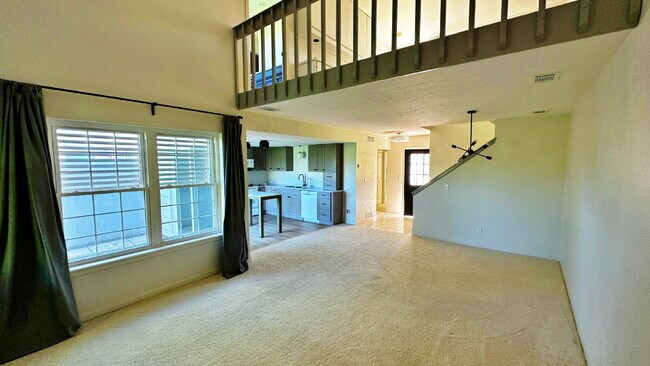 Foto del edificio - Beautiful Updated 2 Bed 2 Bath on Golf Course in Cherry Creek Schools