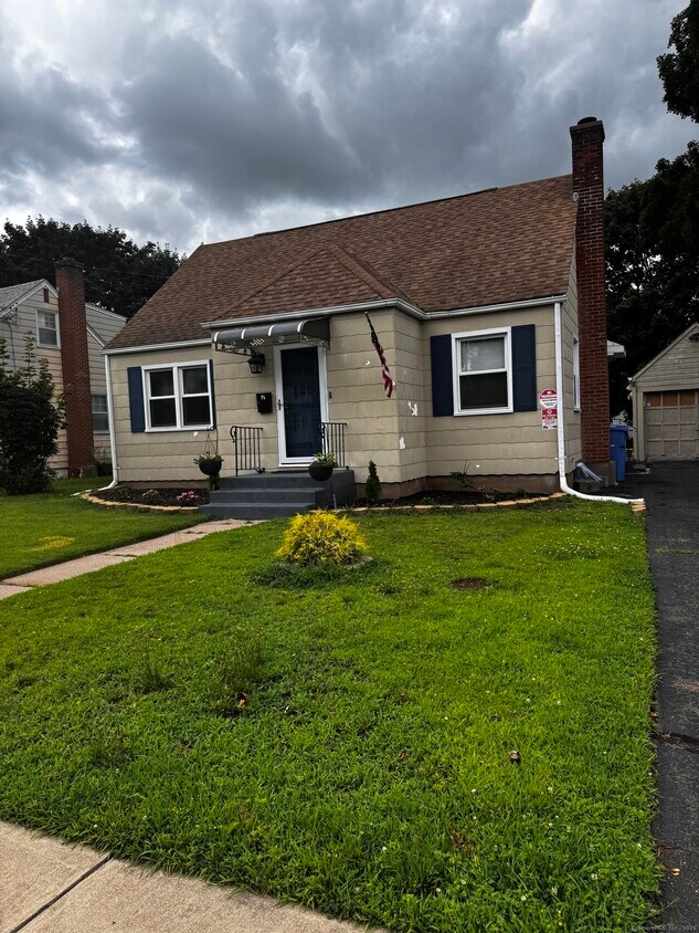 Primary Photo - 71 Linnmore Dr