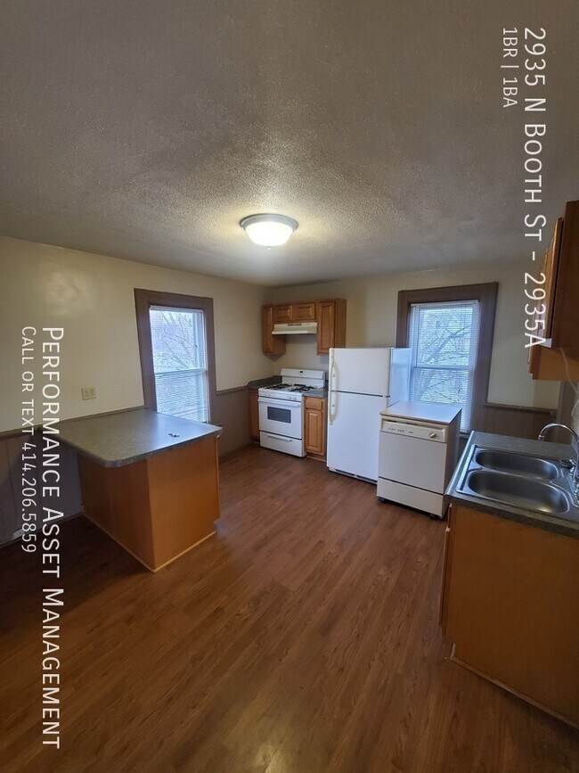 Foto del edificio - Charming 1BED/1BATH Riverwest Upper Unit