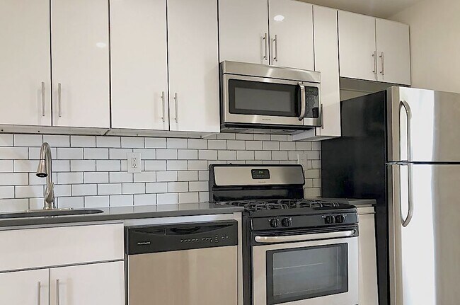 Foto del edificio - 655 Greene Ave
