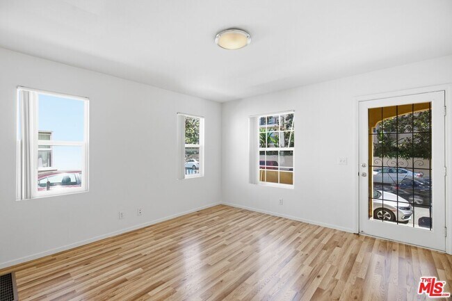 Foto del edificio - 3611 4th St