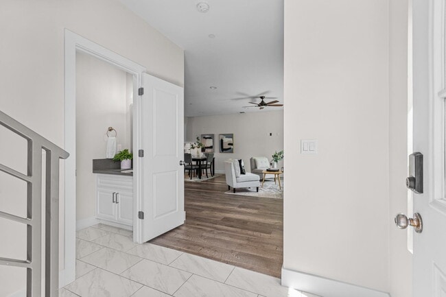 Building Photo - 5965 Hilltop Dr